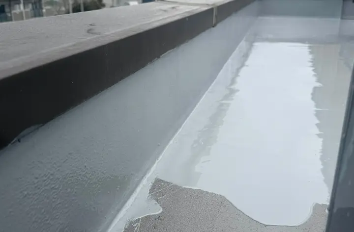 防水層を施工中のベランダ