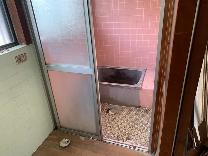 施工前の浴室入口