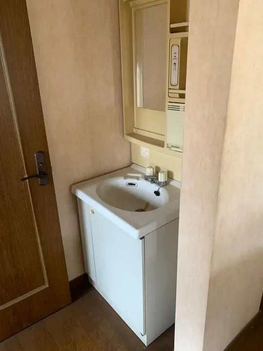 施工前の洗面台
